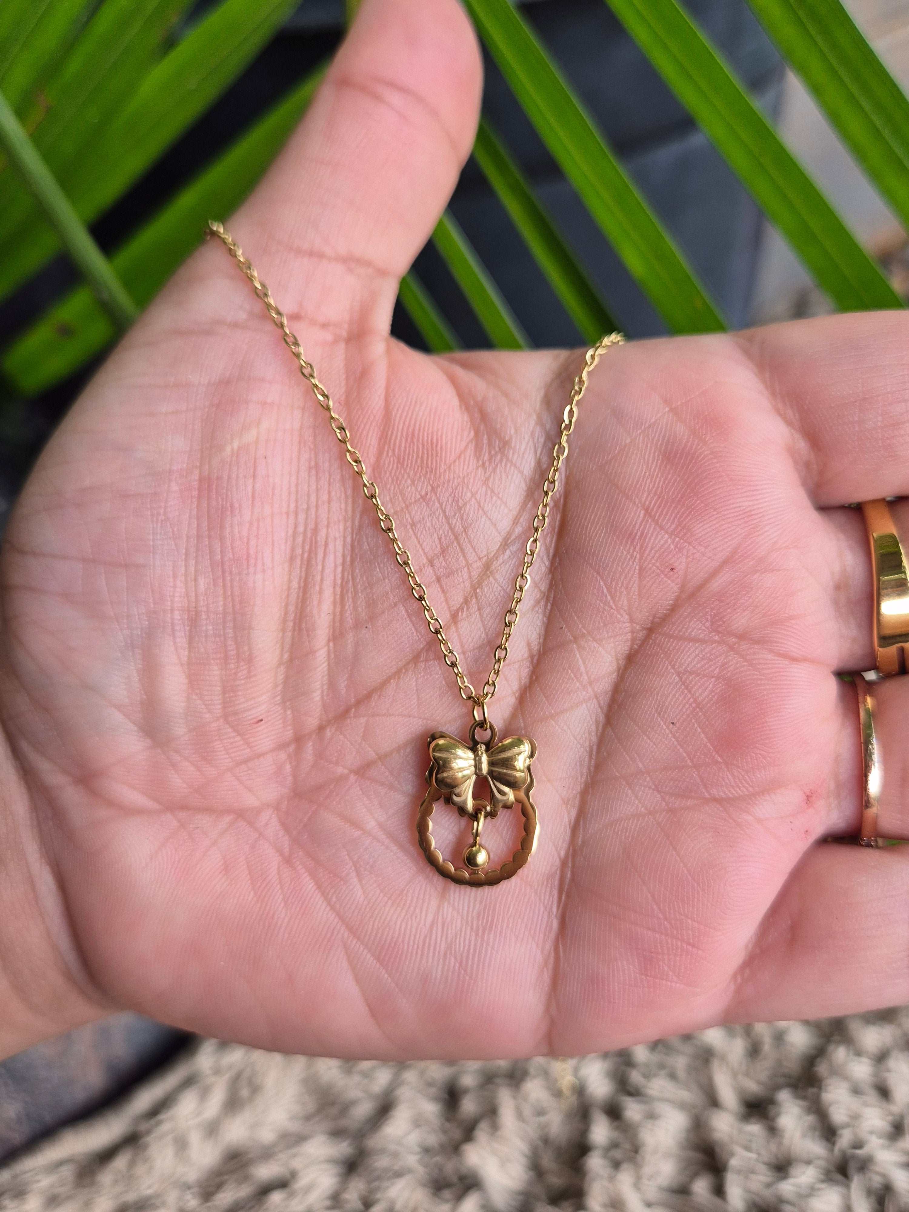 Bow charm